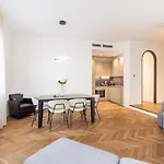 Cool And Big Central Apartment Duomo - White