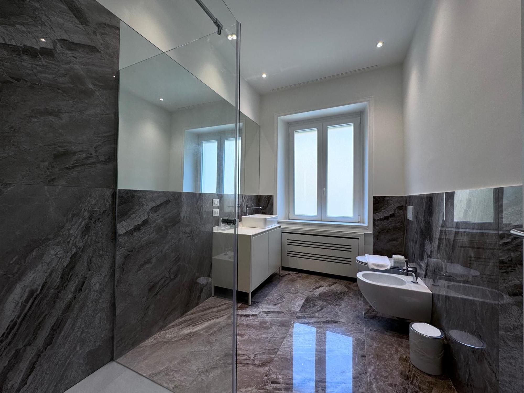 Cool And Big Duomo - White Apartment Mailand