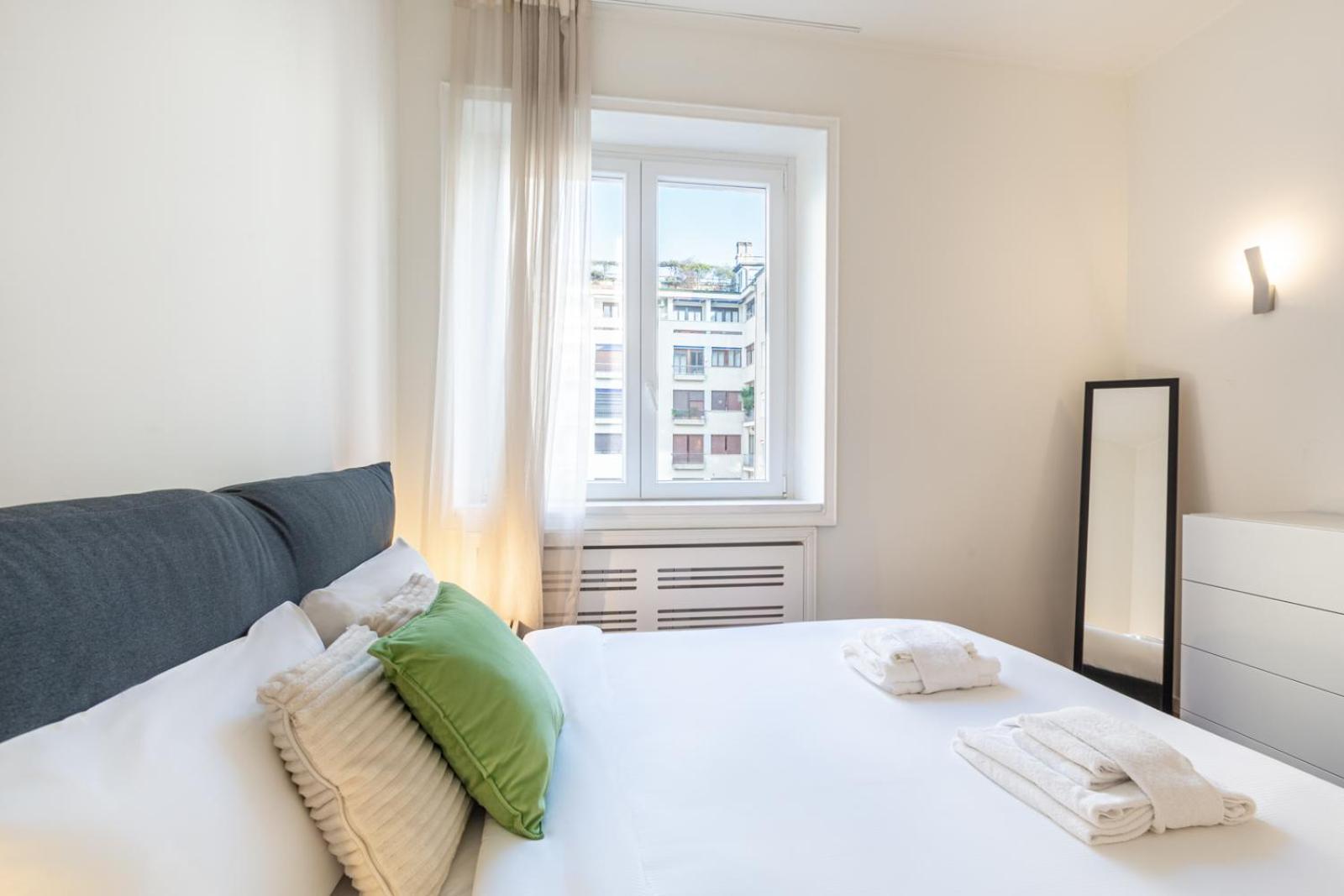 Cool And Big Duomo - White Apartment Mailand