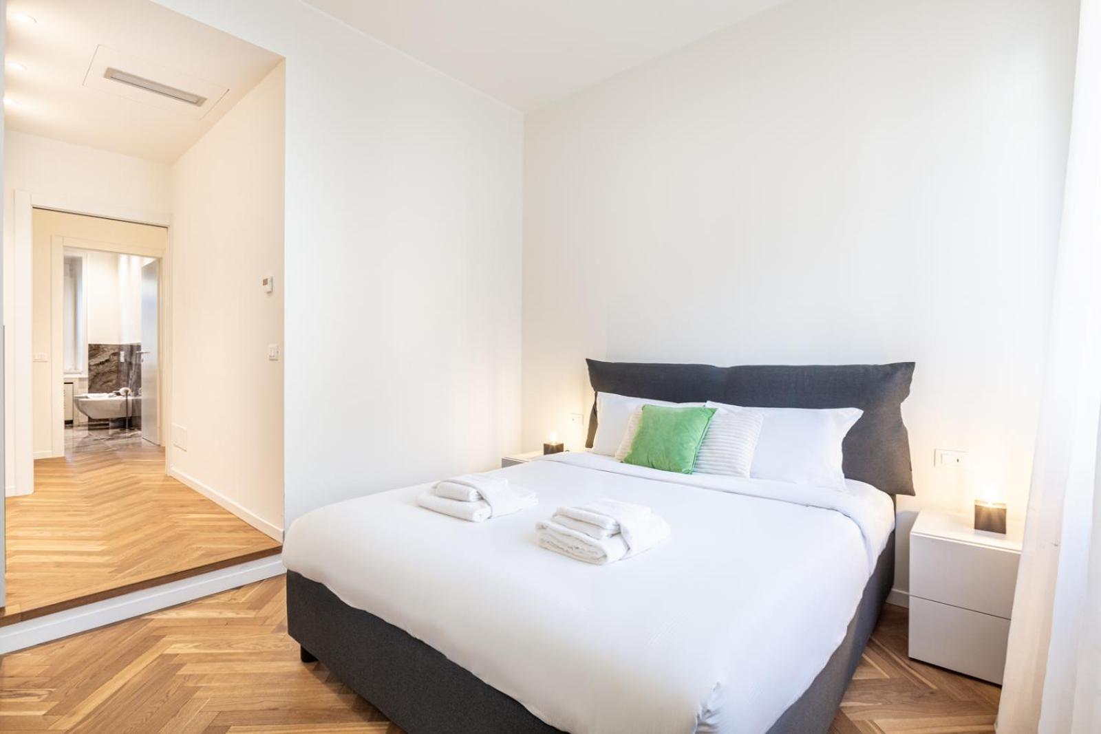 Cool And Big Duomo - White Apartment